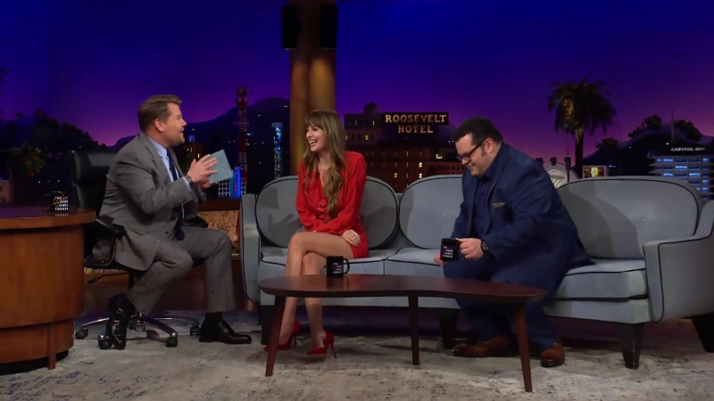 Dakota_Johnson_s_Mom_Has_to_Chill_w__the_Photos_476.jpg