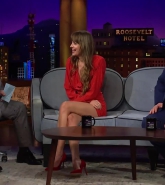 Dakota_Johnson_s_Mom_Has_to_Chill_w__the_Photos_539.jpg